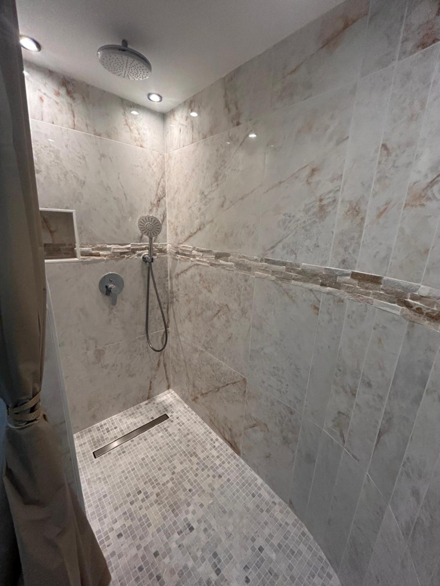 Spa Jacuzzi Moon White Vaudherland Екстериор снимка